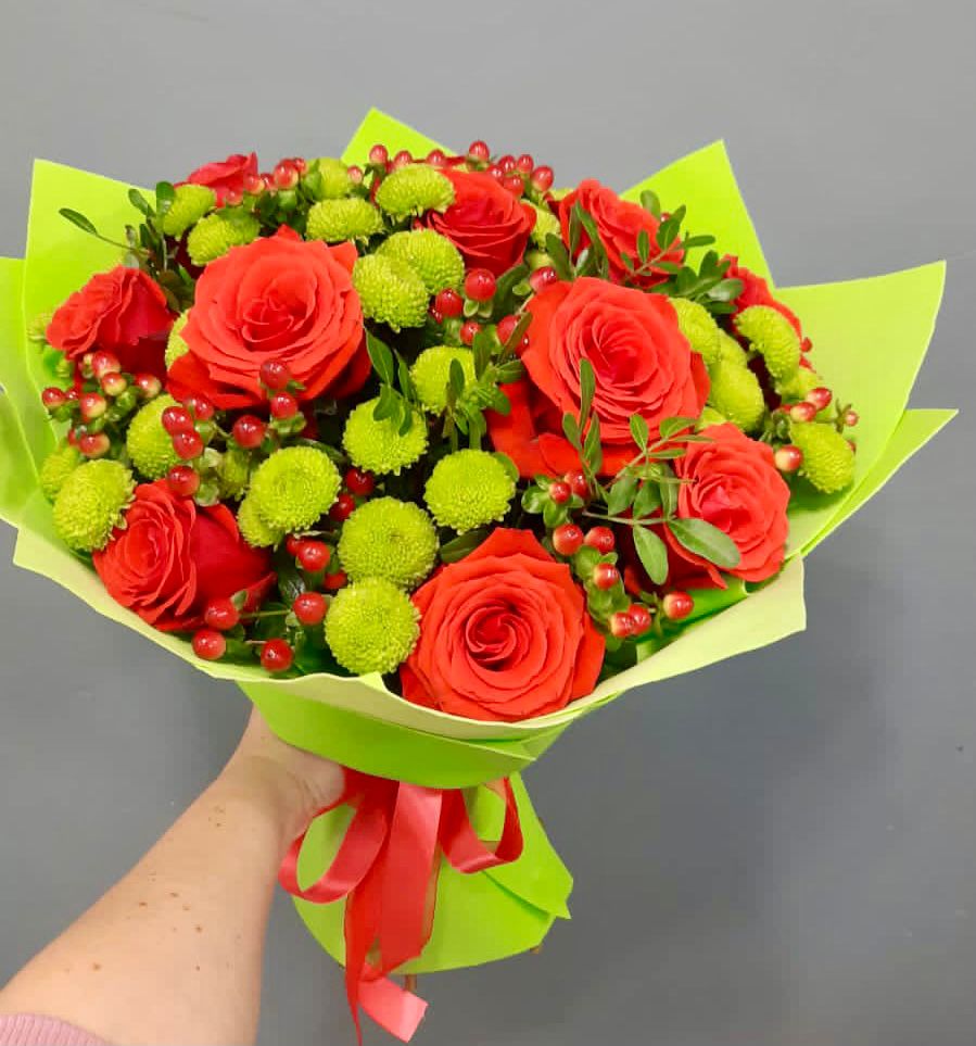 Букет цветов из: Хризантемы и Розы в Бутиково