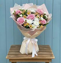 Букет цветов из:  Гвоздики, Орхидеи и Розы #REPLACE_PRED# Бутиково