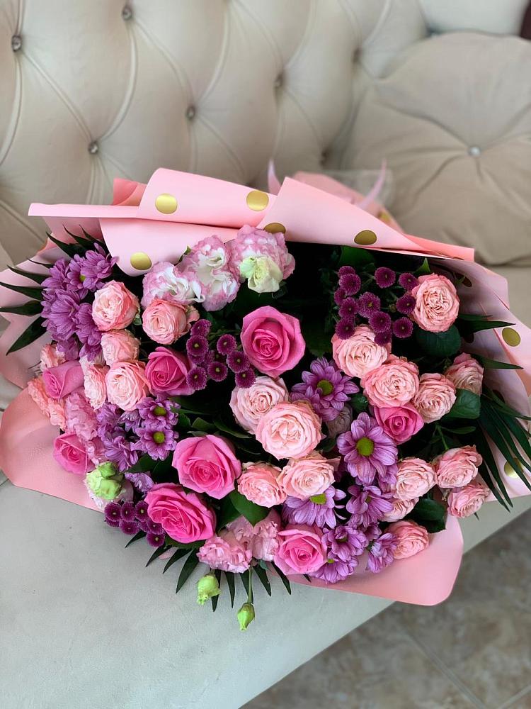 Букет цветов из: Хризантемы, Розы и Лизиантусы в Бутиково