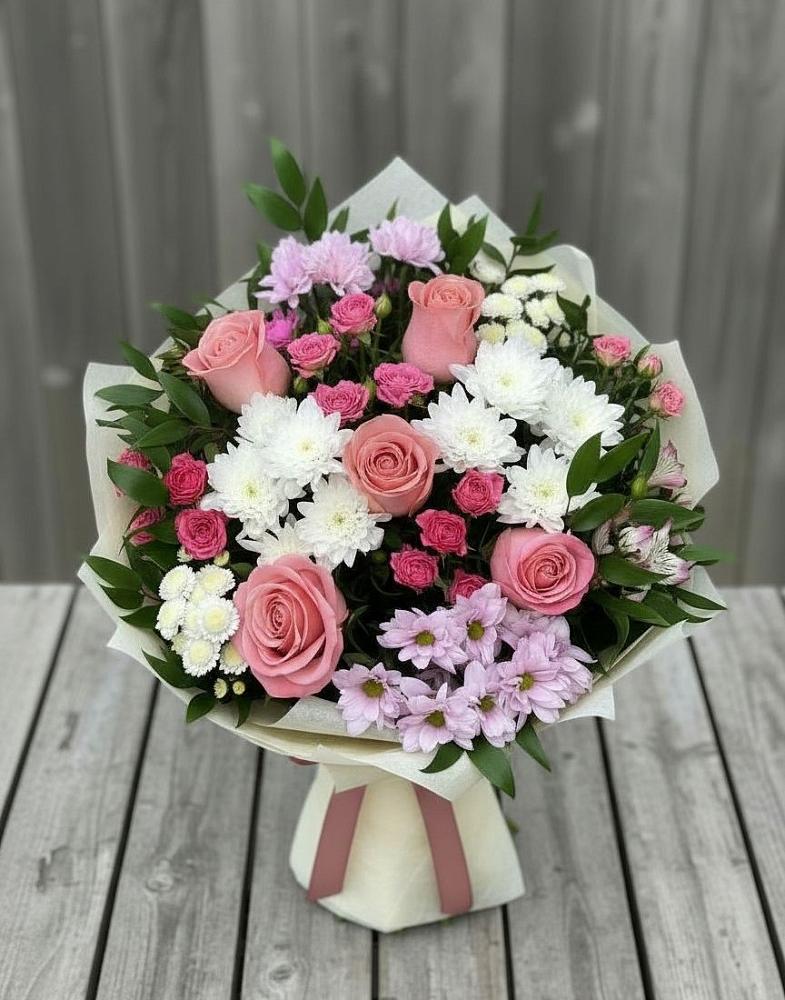 Букет цветов из: Альстромерии, Гвоздики, Розы и Хризантемы в Бутиково
