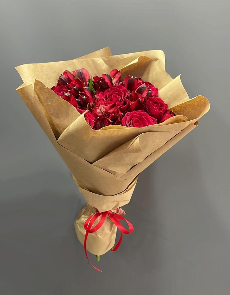 Букет цветов из: Альстромерии и Розы в Бутиково