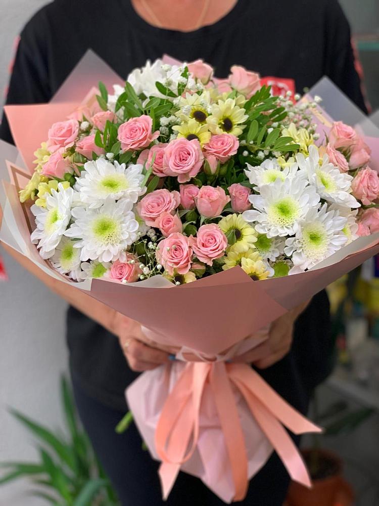 Букет цветов из: Розы и Хризантемы в Бутиково
