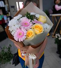 Букет цветов из:  Герберы, Розы и Хризантемы в Бутиково