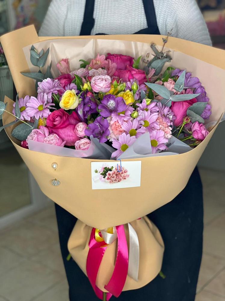 Букет цветов из: Хризантемы, Гвоздики и Альстромерии в Бутиково