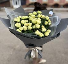 Букет Белые кустовые розы Солинеро в Бутиково