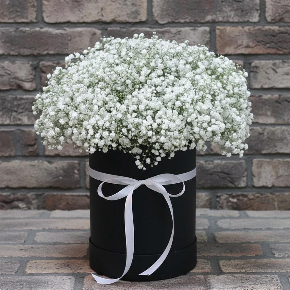 Цветочная композиция из Гипсофила в шляпной коробке в Бутиково