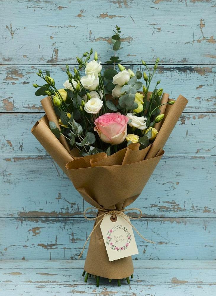 Букет цветов из: Розы и Лизиантусы в Бутиково