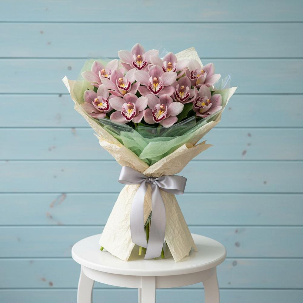 Букет цветов из: Орхидеи и Розы в Бутиково