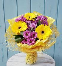 Букет цветов из:  Хризантемы и Герберы в Бутиково