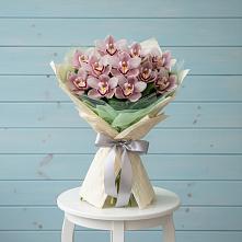 Букет цветов из:  Орхидеи и Розы в Бутиково