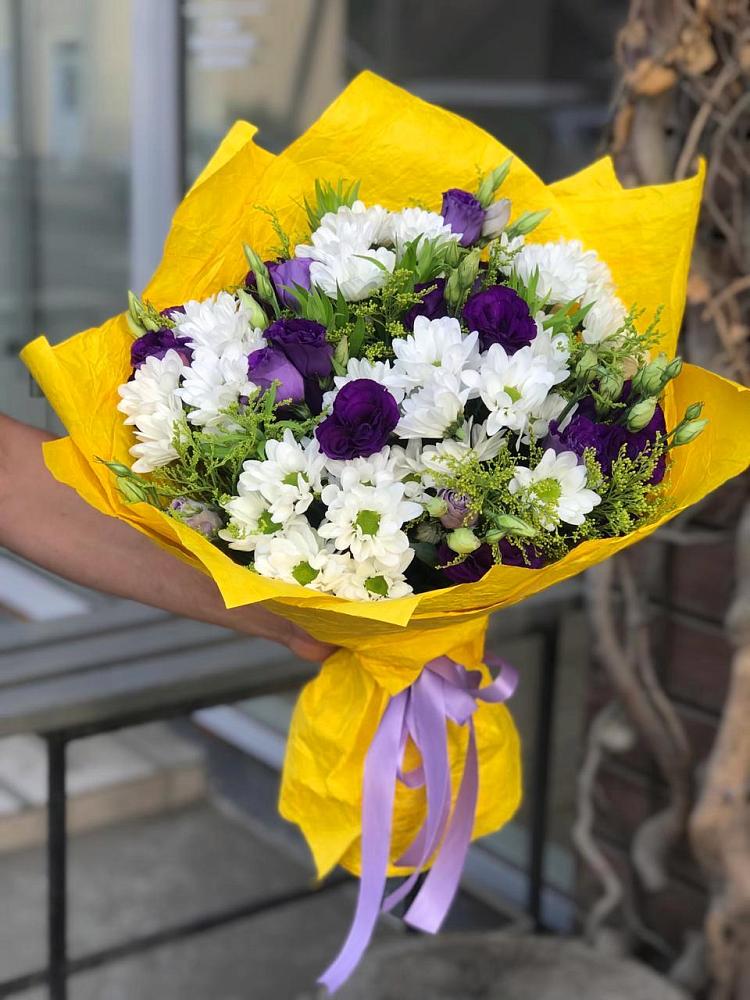 Букет цветов из: Ирисы, Хризантемы и Ромашки в Бутиково