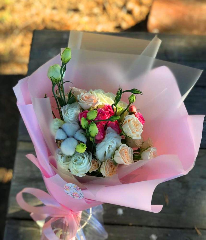 Букет цветов из: Розы и Лизиантусы в Бутиково