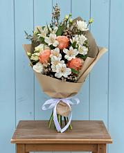 Букет цветов из:  Альстромерии, Лизиантусы, Розы и Хризантемы в Бутиково