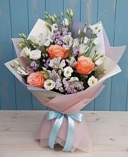 Букет цветов из:  Лизиантусы, Розы, Альстромерии и Гипсофила в Бутиково