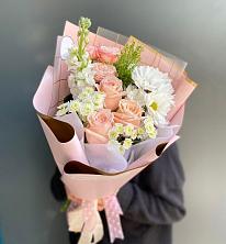 Букет цветов из:  Хризантемы и Розы в Бутиково