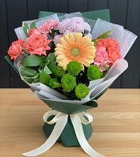 Букет цветов из:  Гвоздики, Розы, Герберы и Хризантемы #REPLACE_PRED# Бутиково
