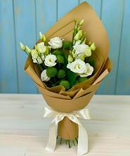 Букет цветов из:  Хризантемы и Лизиантусы в Бутиково