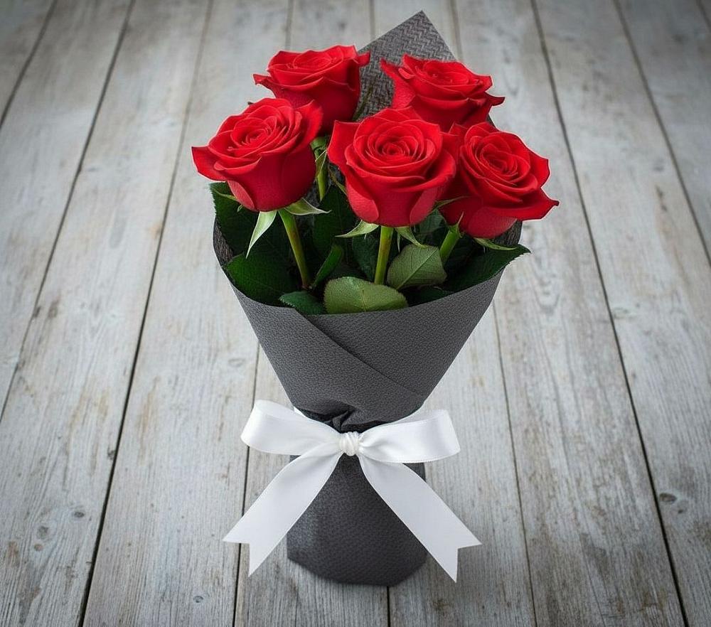 Букет 5 Красных роз Эдлесс Лав в Бутиково