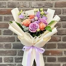 Букет цветов из:  Лизиантусы и Розы в Бутиково