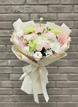 Букет цветов из:  Гвоздики, Розы, Лизиантусы и Хризантемы в Бутиково