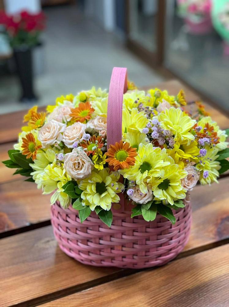 Цветочная композиция из Хризантемы и Розы в корзине в Бутиково