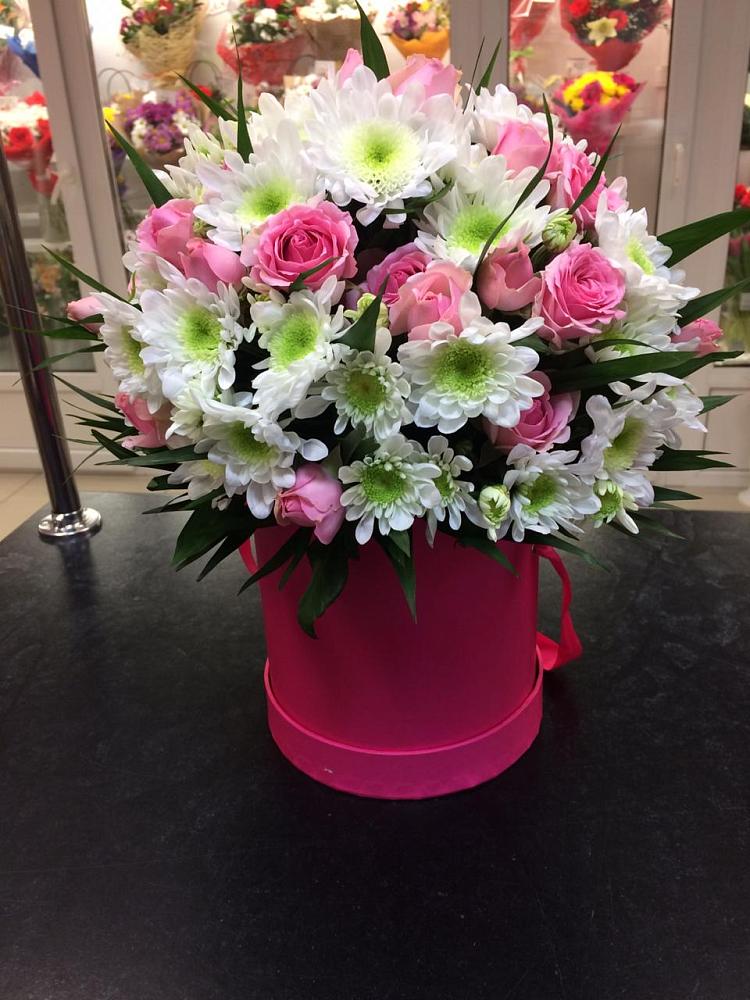 Цветочная композиция из Розы и Хризантемы в шляпной коробке в Бутиково