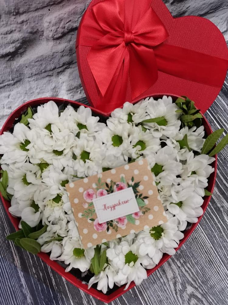 Цветочная композиция из Хризантемы в виде сердца в Бутиково