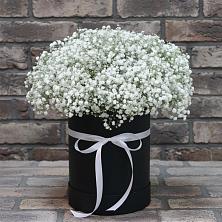 Цветочная композиция из Гипсофила в шляпной коробке в Бутиково