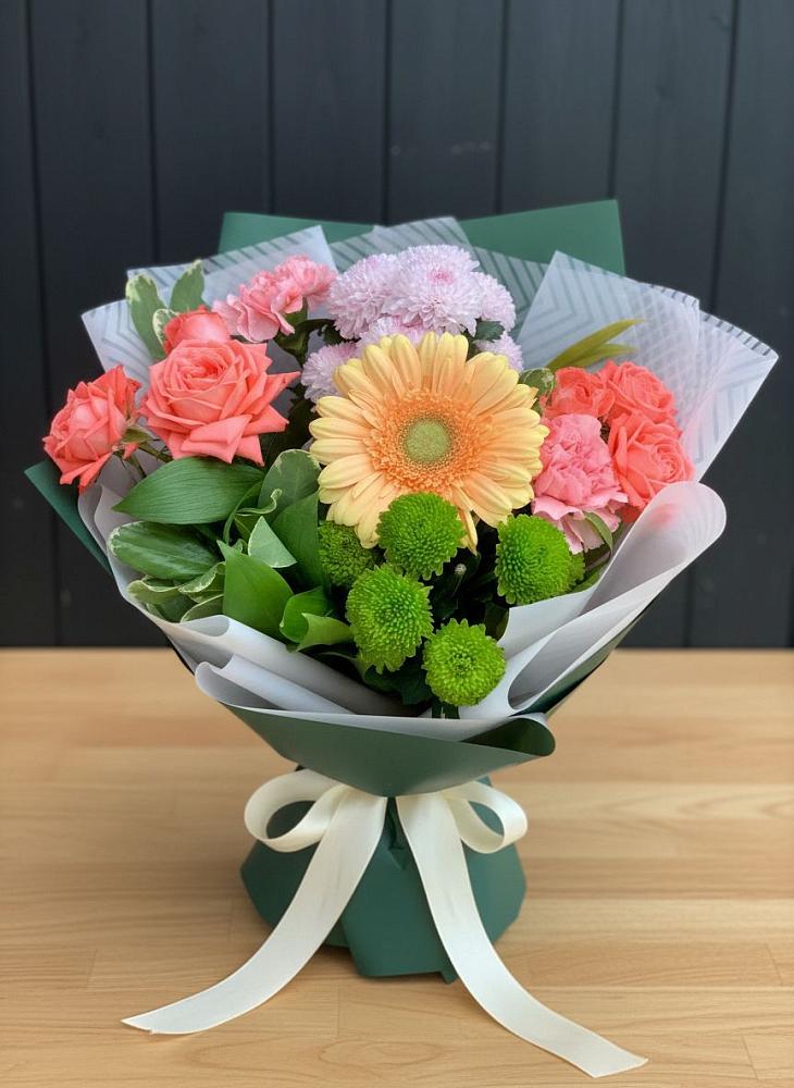 Букет цветов из: Гвоздики, Розы, Герберы и Хризантемы в Бутиково