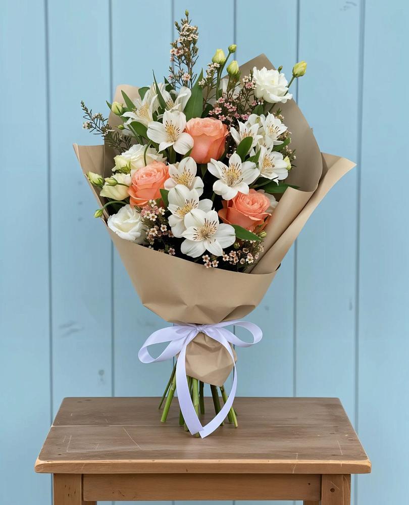 Букет цветов из: Альстромерии, Лизиантусы, Розы и Хризантемы в Бутиково