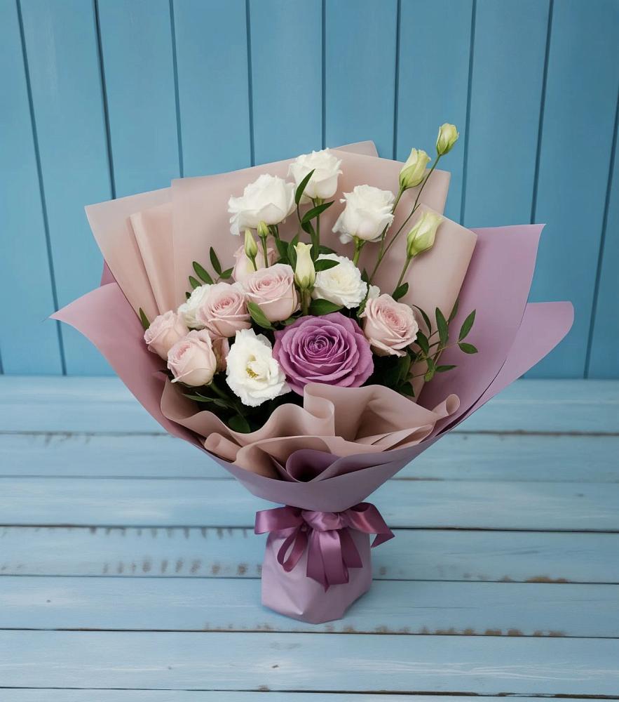 Букет цветов из: Розы и Лизиантусы в Бутиково